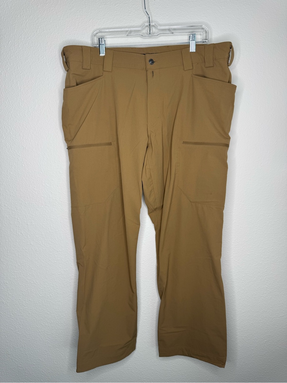 Duluth Trading Co Tan Flexpedition Cargo Pants with Utility Pockets